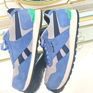 Womens Rebok work shoes!